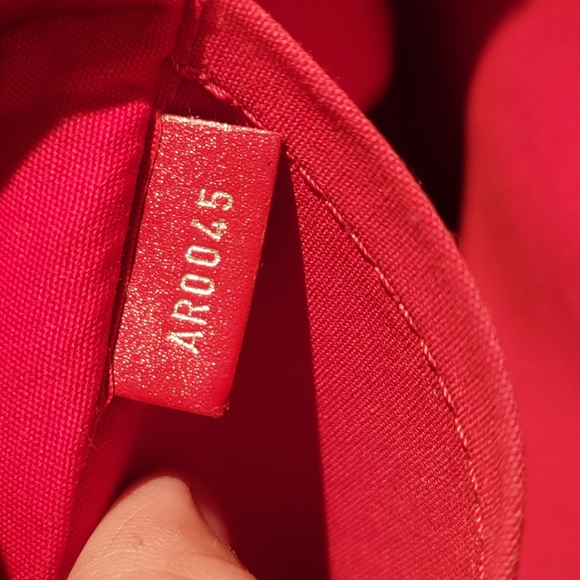 Louis Vuittons Handbags Epi Segur MM - Picture 11 of 14